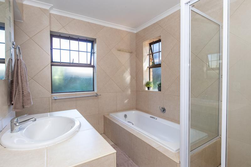 4 Bedroom Property for Sale in Bergvliet Western Cape